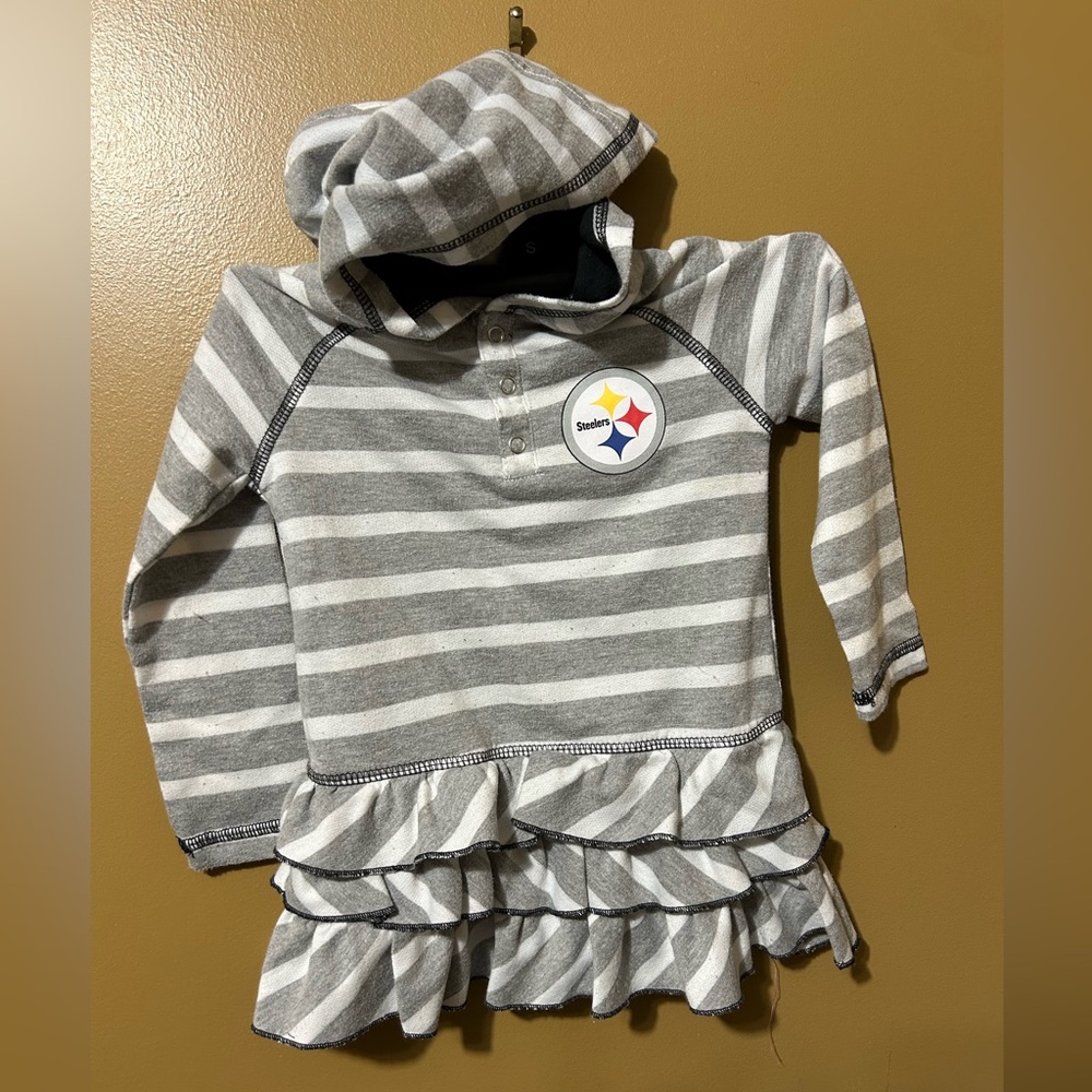 The CUTEST Steelers outfit for a baby girl!